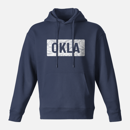 Introducing the OKLA Navigator BOLD Hoodie, a navy blue essential crafted from recycled cotton to ensure ultimate comfort for your adventures. This hoodie boasts a vivid white rectangular map pattern adorned with bold OKLA lettering. It also includes a front pocket and adjustable drawstrings for the perfect fit.